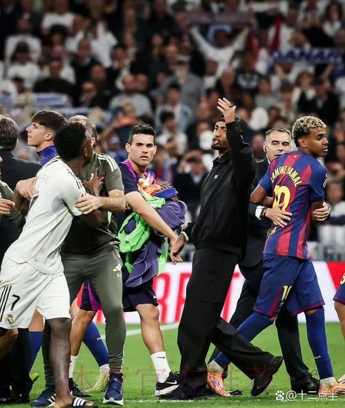 马卡:巴尔韦德国家德比带病上阵 体力不支被换下 马卡:巴尔韦德国家德比带病上阵 体力不支被换下